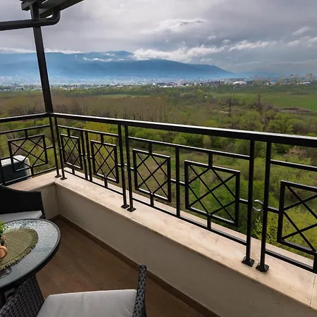 Brand New Luxury With Great Views Apartment